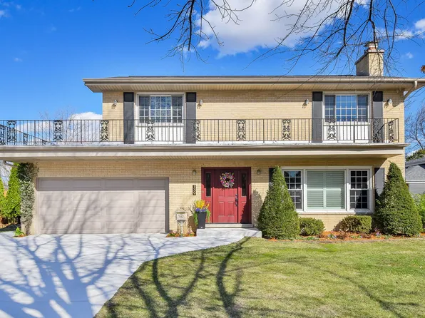 139 Grove Ave, Glen Ellyn, IL 60137