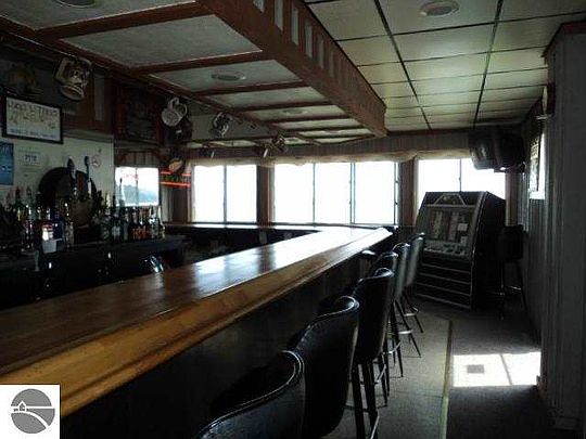 3rd image of 821 W Bay St