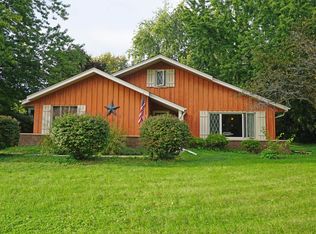 N51W27812 N Courtland Cir, Pewaukee, WI 53072