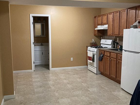 4th image of 6 Carlton Ct