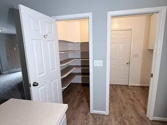 4th image of 74 Heather Rd #74