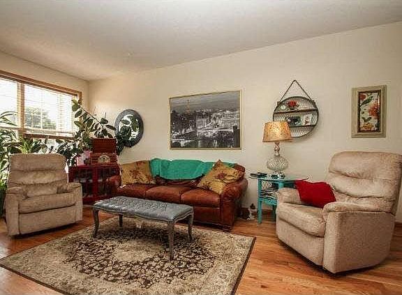 3rd image of 11353 Fergus Street NE