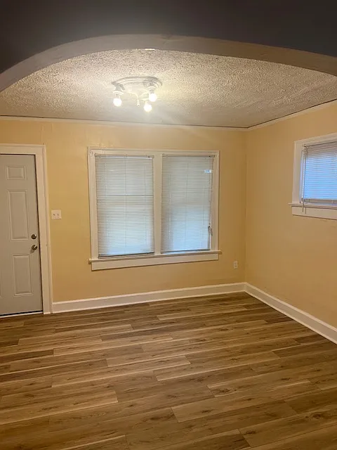1 bed, 1000 sqft, $890 — Photo 2