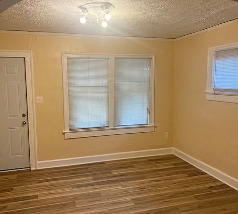 2nd image of 4241 Graceland Ave