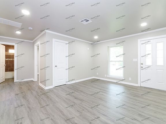 3rd image of 806 S Meadow Ln