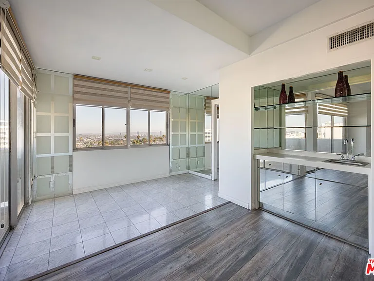 7250 Franklin Ave #702 — Photo 1