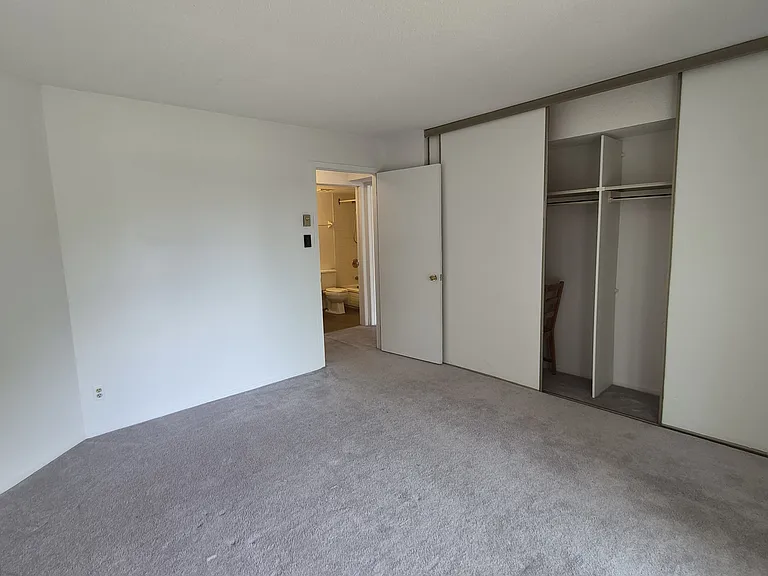 318 Lorry Greenberg Dr #322 — Photo 11