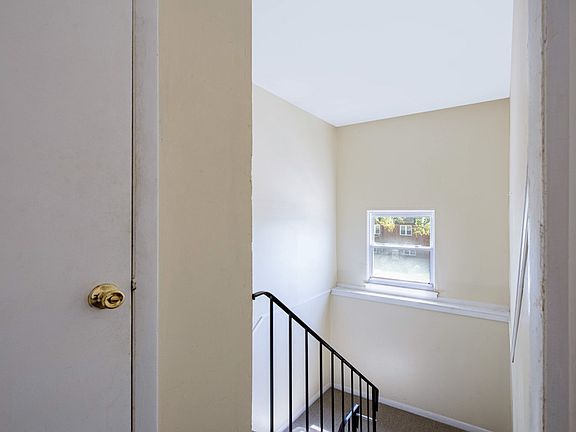 4th image of 330 Hermitage St #2