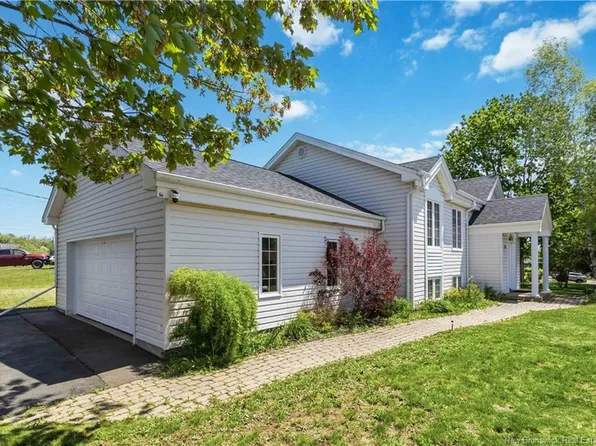 242 Herve St, Dieppe, NB E1A 6Y7