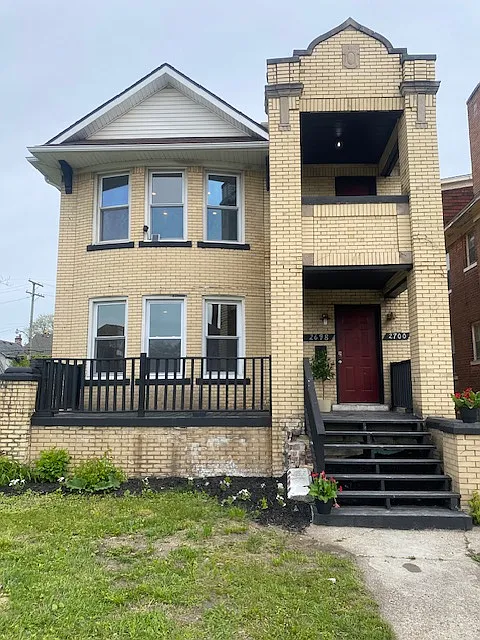 2700 Calvert St #2