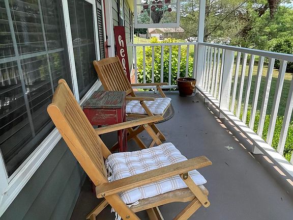 5th image of 323 & 327 Brown Dr SW