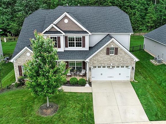 3rd image of 1117 Magenta Way