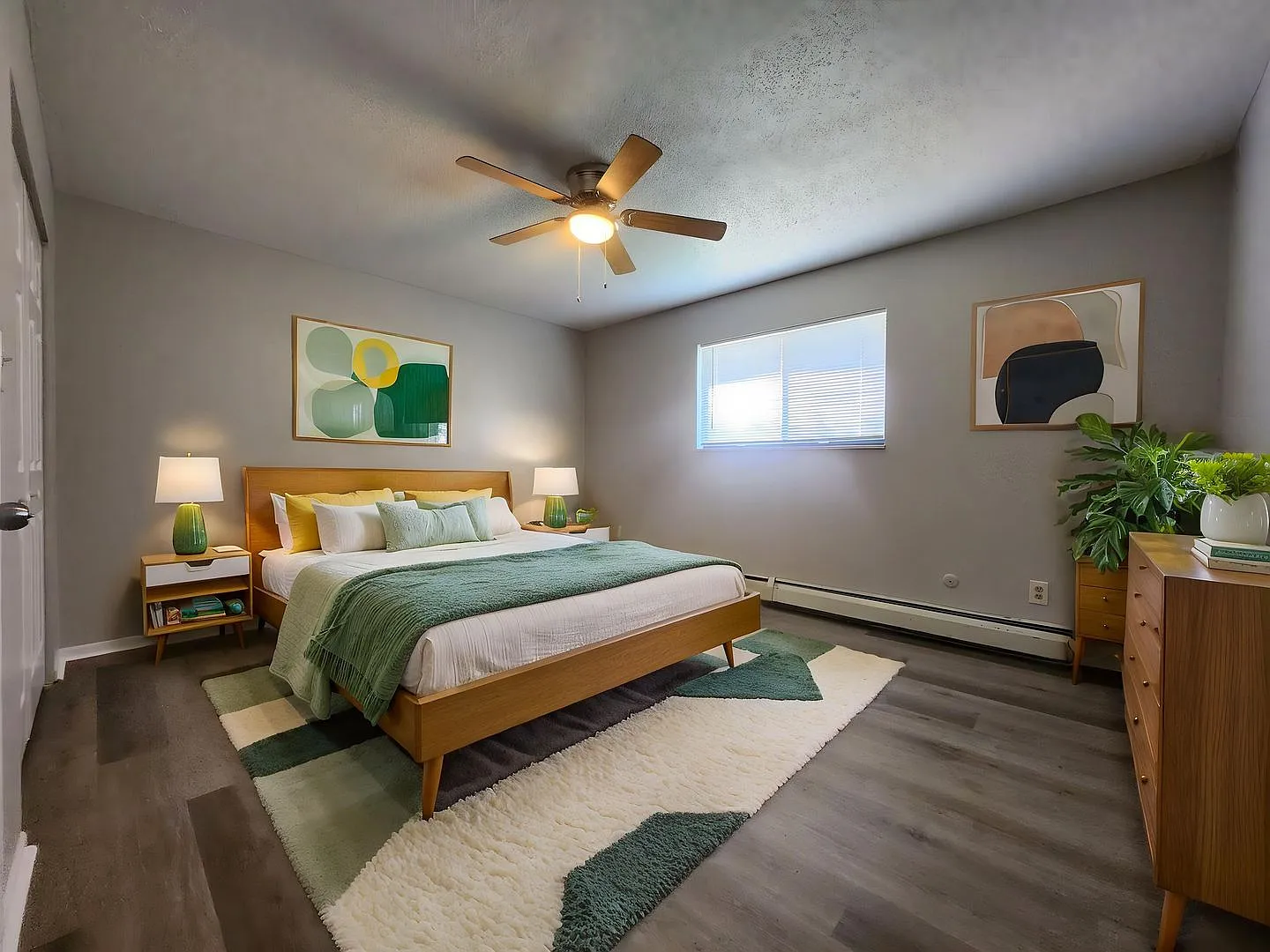 Freshly Updated 2 Bed / 1 Bath Townhome with Yard Access Now Leasing & Move In Special! — Photo 2