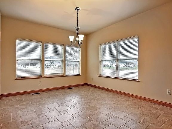 4th image of 921 Aaron Ct