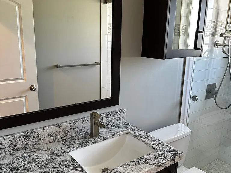 1102 E Sleepy Hollow Ln — Photo 15