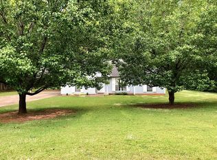 102 Paddle Wheel Dr, Lagrange, GA 30240