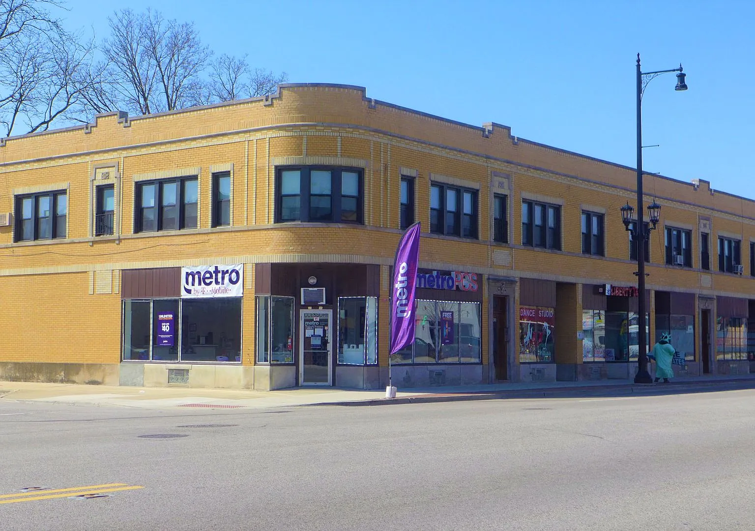 Roosevelt Rd — Photo 1