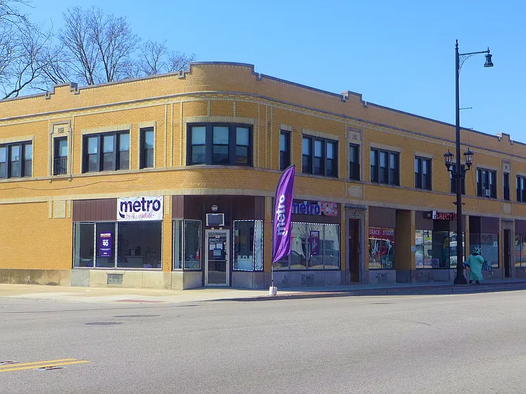 Roosevelt Rd — Photo 1