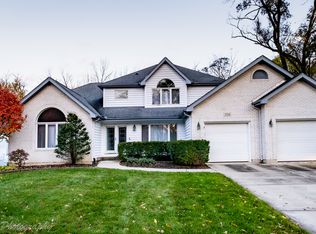 216 Olesen Dr, Naperville, IL 60540
