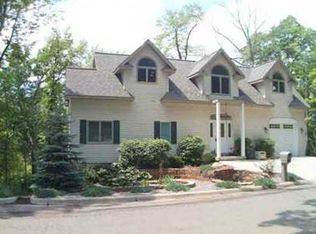 918 McArthur River Dr, Eaton Rapids, MI 48827