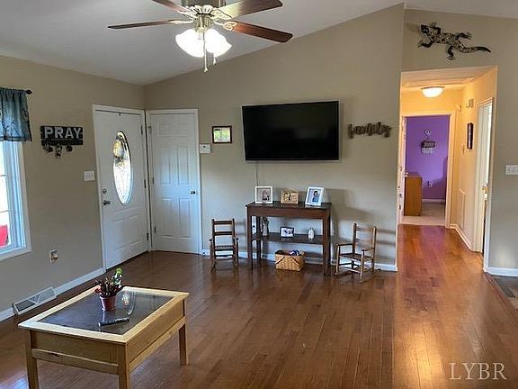 4th image of 545 Lee Grant Ave