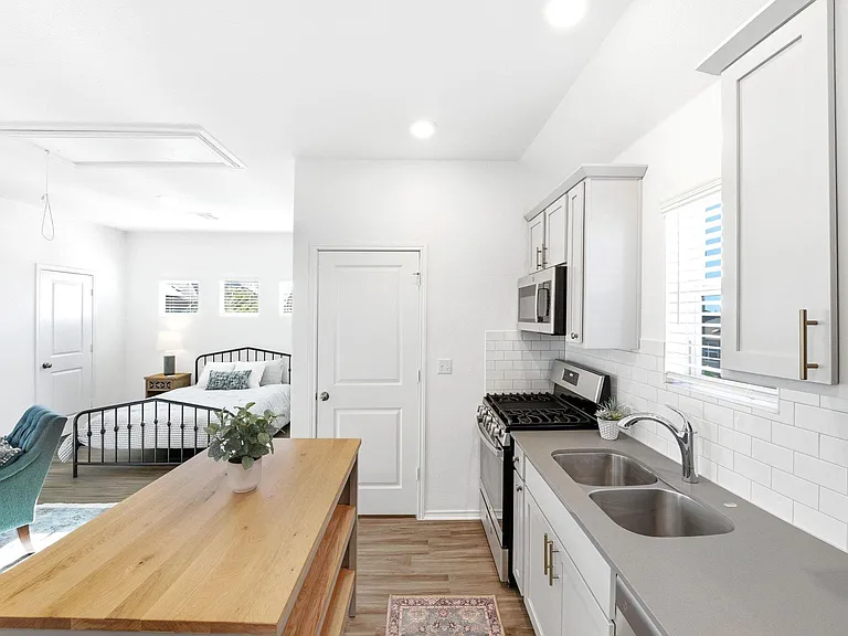 160 Rioja Garage Apartment Kyle Ter #GARAGE — Photo 11