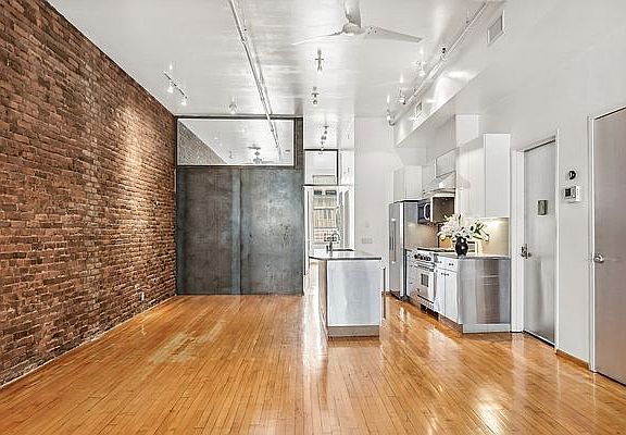 3rd image of 80 Franklin St APT 4