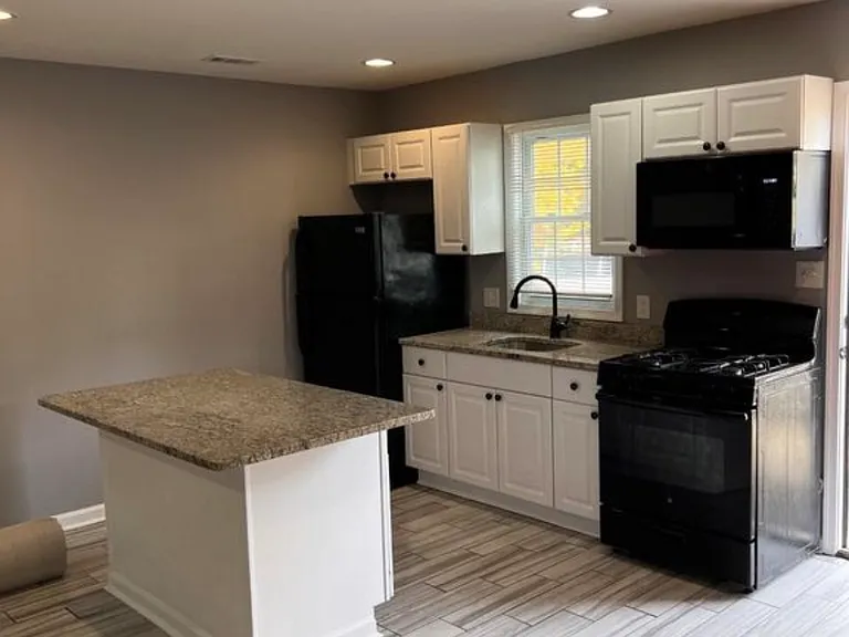 9304 Mount Vernon Way #C — Photo 2