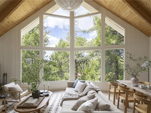 527 Rainier Rd, Lake Arrowhead, CA 92352