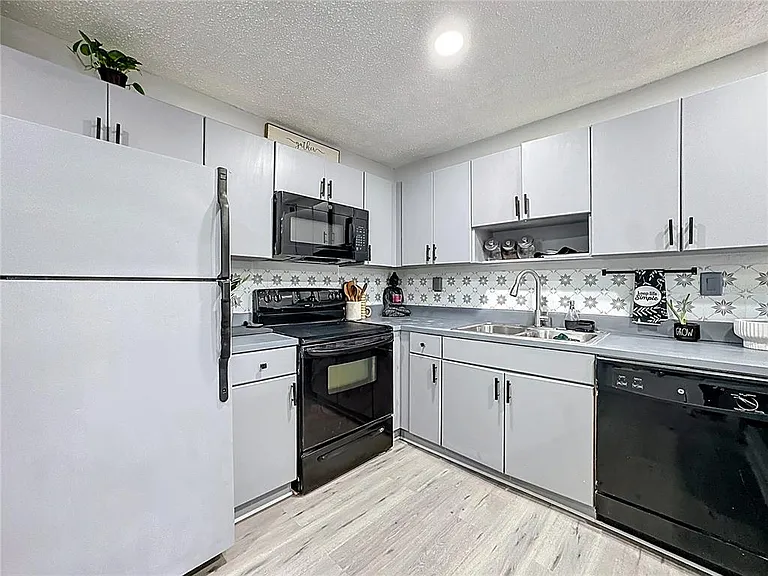 21027 Voyager Blvd #3 — Photo 10