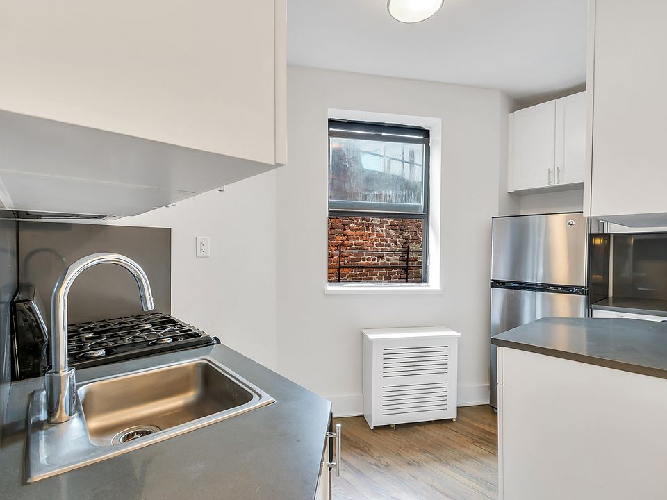 1st image of 414 W 49th St APT 5C