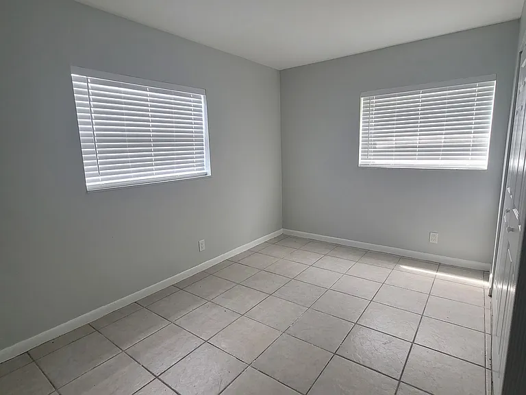 1021 N 61st Ave #1021 — Photo 4