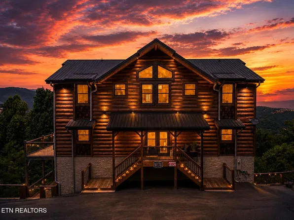 240 Stone Fence Ln, Gatlinburg, TN 37738