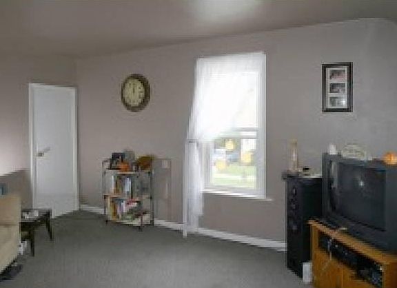 Living Room - 12'x16'