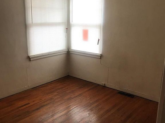 3rd image of 1640 Pike Ave