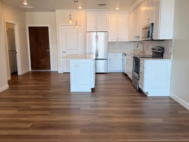Brand New - War Eagle Apartments in the River Point District — Photo 18