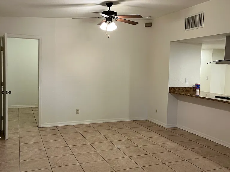 120 S San Jose Dr — Photo 5