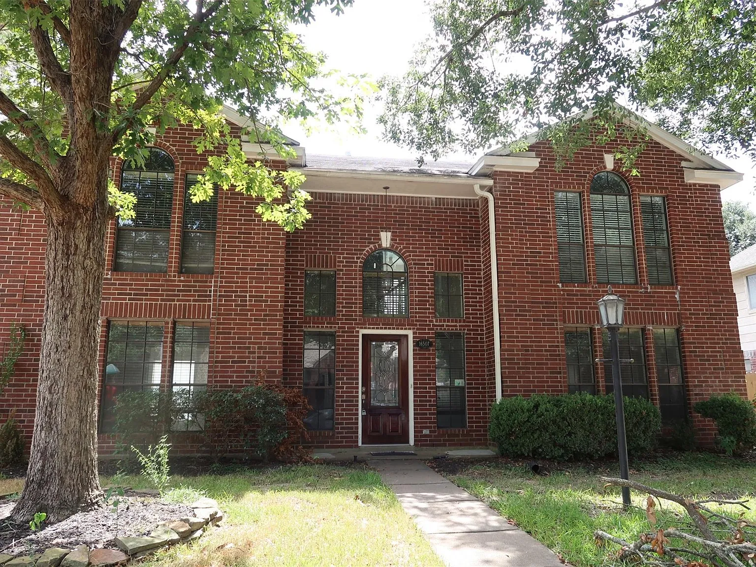 3 bed, 2.5 bath, 2270 sqft, $2,395 — Photo 1