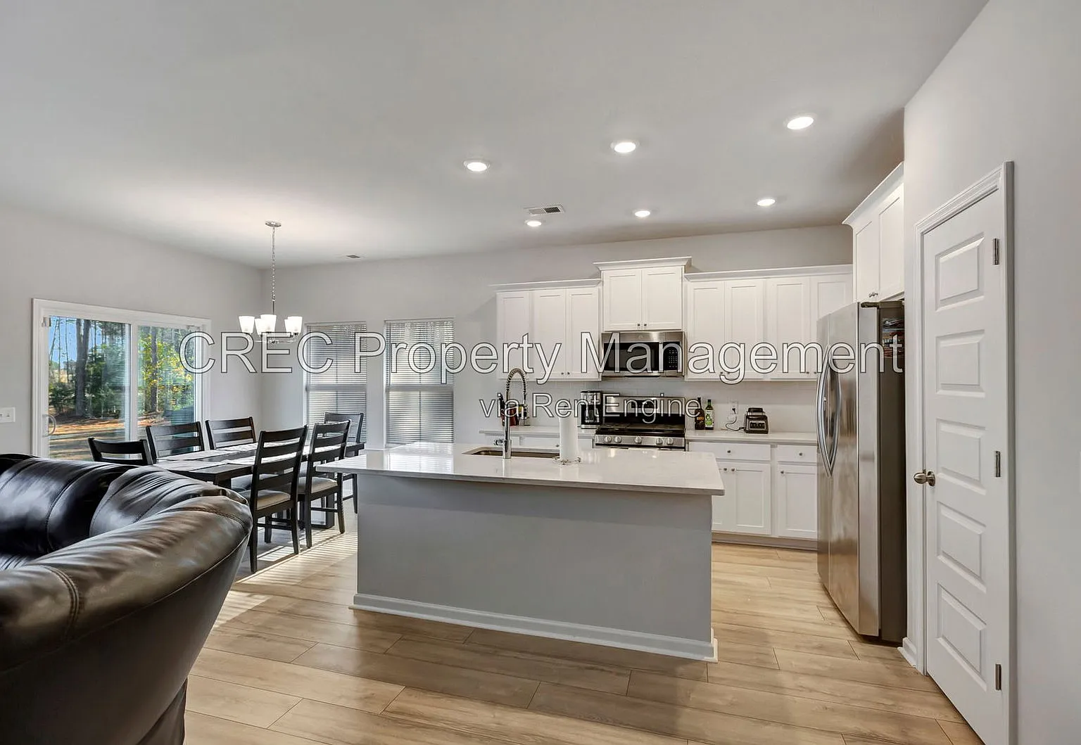 4 bed, 3.0 bath, 1929 sqft, $4,200 — Photo 3