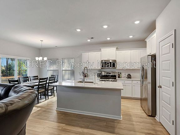 3rd image of 224 Camellia Bloom Dr