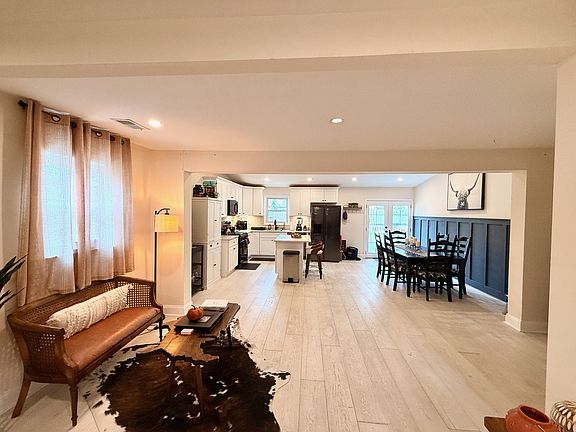 3rd image of 7024 Lee Park Ct