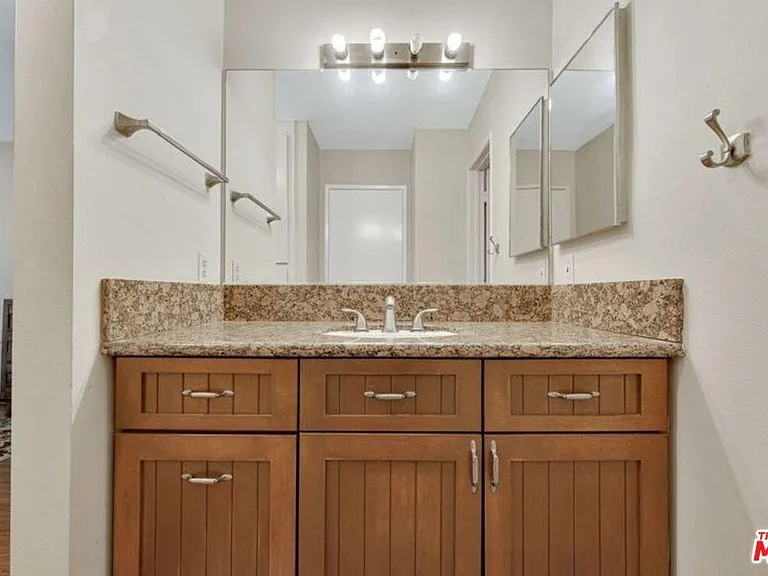 5460 White Oak Ave #K101 — Photo 13