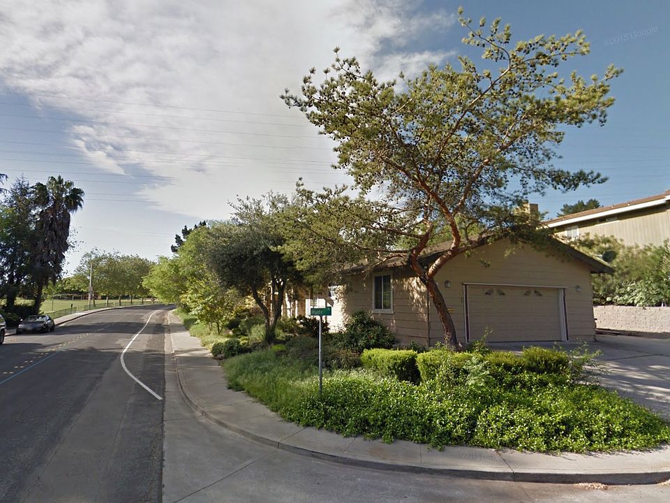 2nd image of 142 Hyde Pl
