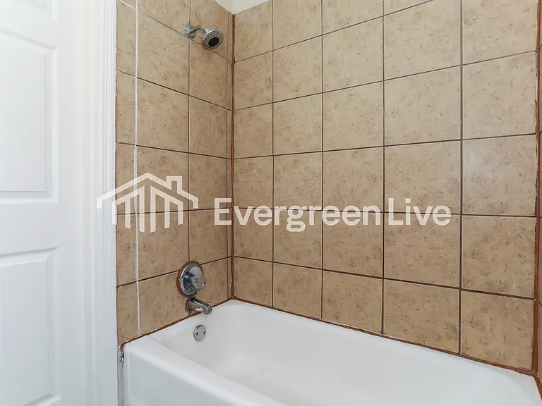 4047 Washington Ave — Photo 9