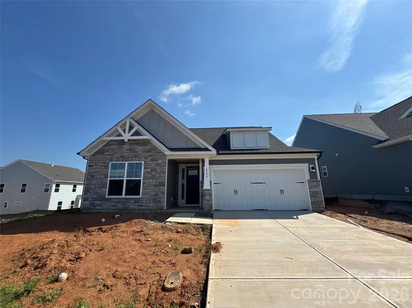 8684 Acadia Pkwy, Sherrills Ford, NC 28673