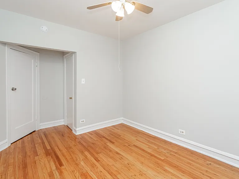 6901-17 S. Paxton/2211-17 E 69th St. — Photo 9