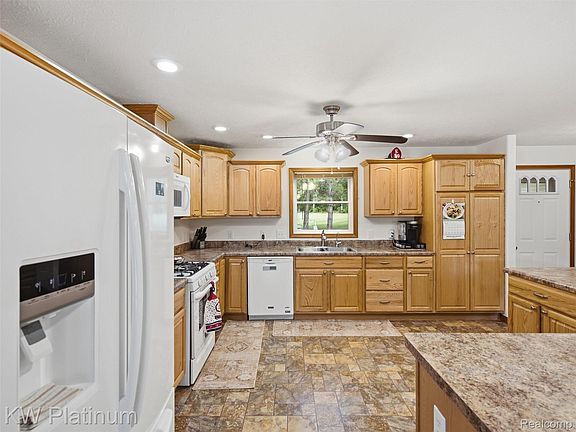 5th image of 3775 Sandusky Rd