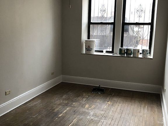 4th image of 2228 42nd St APT 1R