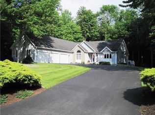 1255 Conifer Cove Ln, Webster, NY 14580