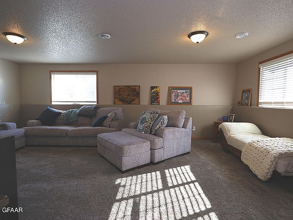 5th image of 616 36th Ave W